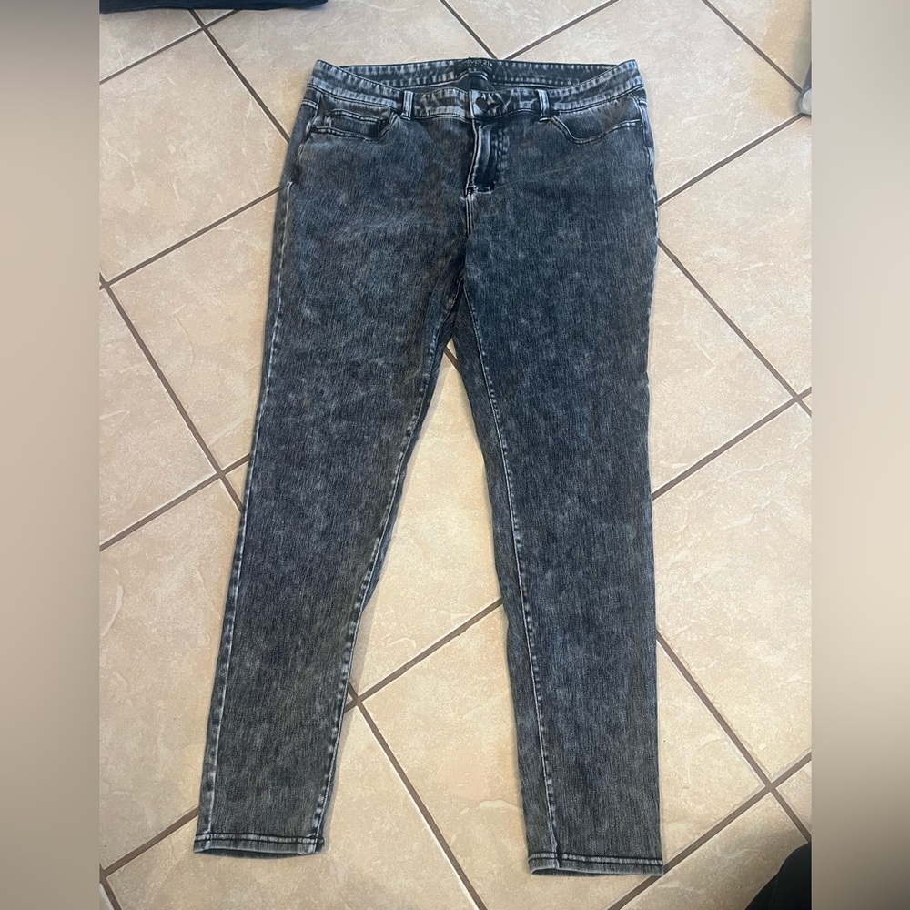 Women’s Forever 21+ Jeans , stretchy size 18.